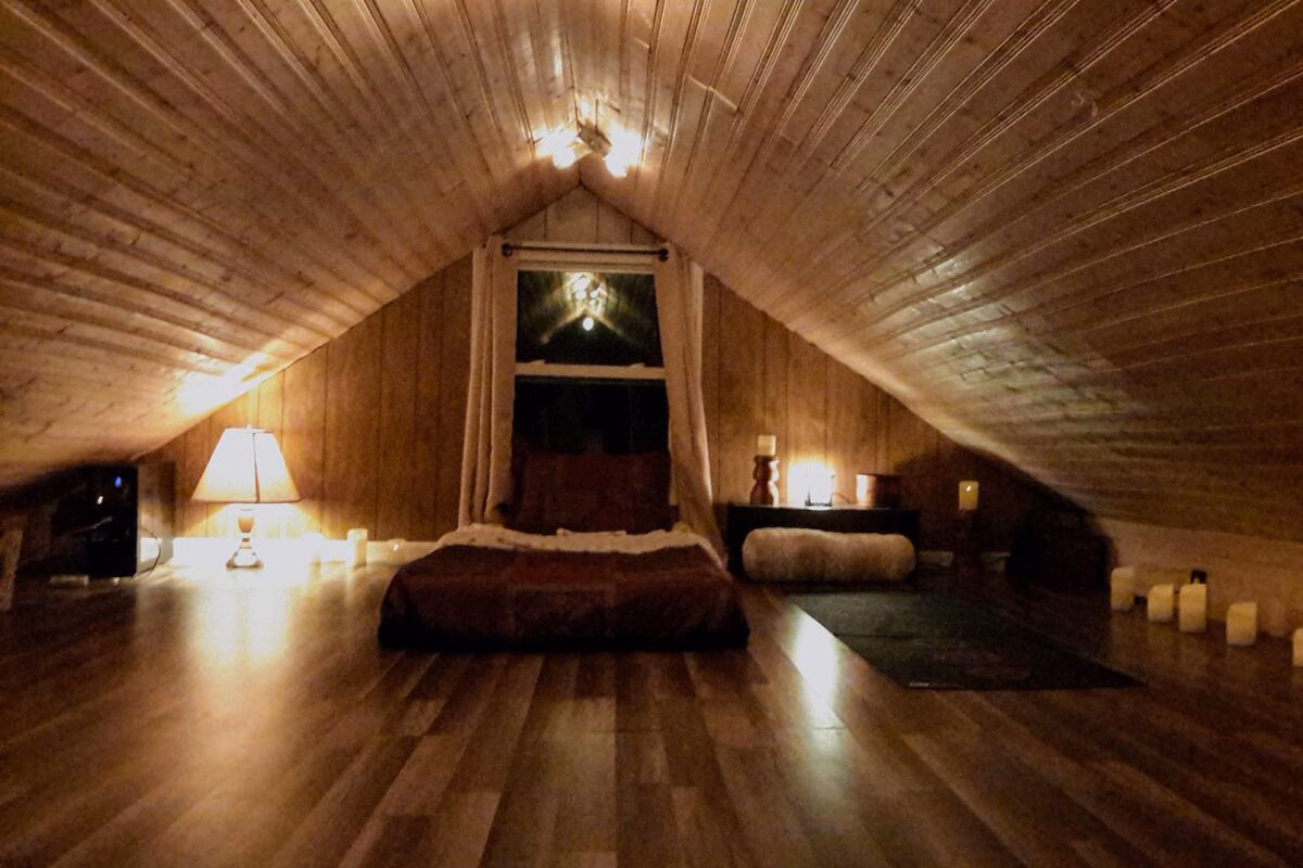 Current furnished bedroom in a real SILK Homes property